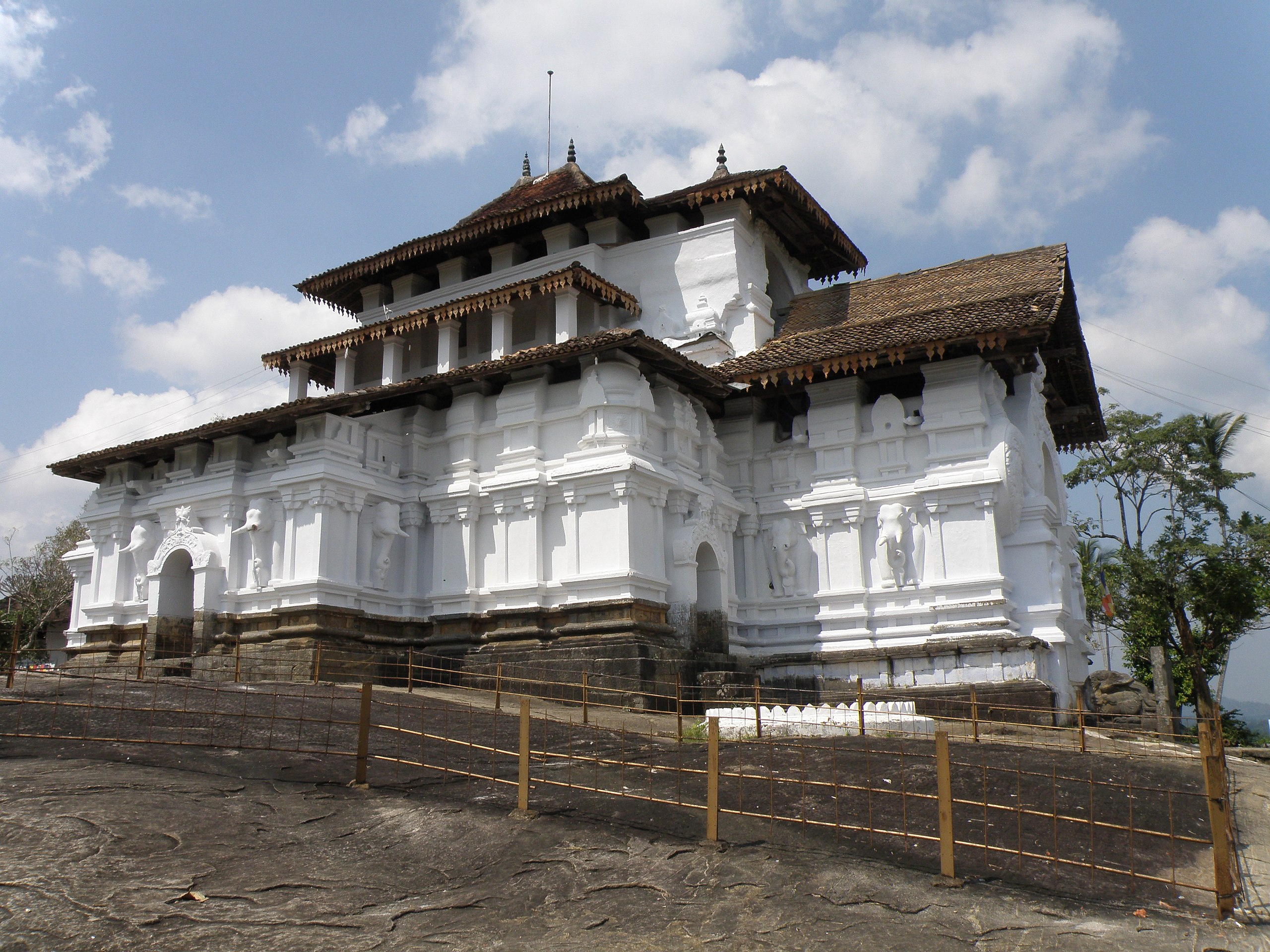 Lankatilaka Vihara